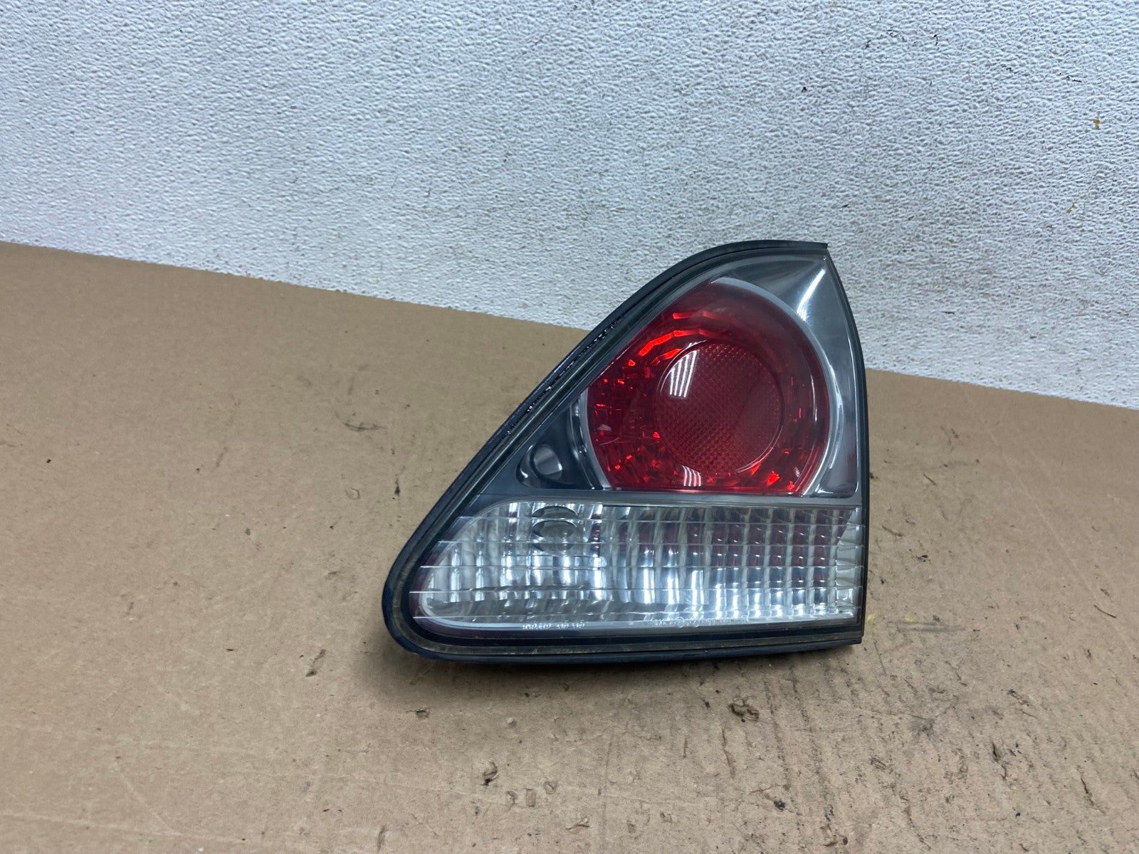2000-2003 Lexus RX300 Right Passenger Side Rear Inner Tail Light AE6564 LK2