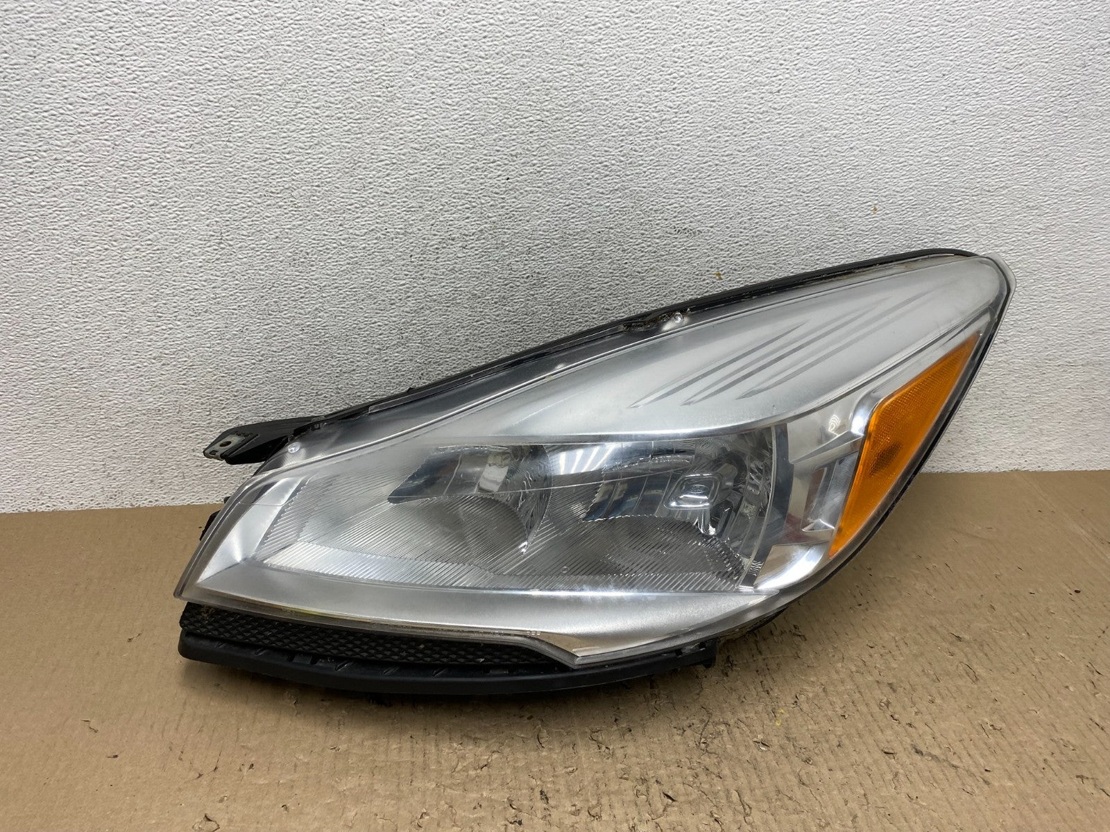 2013 - 2016 Ford Escape Headlight Left Driver Lh Side Halogen AF7189 DW0