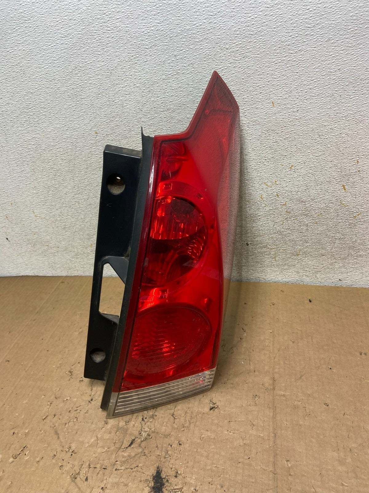 2004 to 2009 Nissan Quest Right Passenger RH Side Tail Light AI9317 LK0