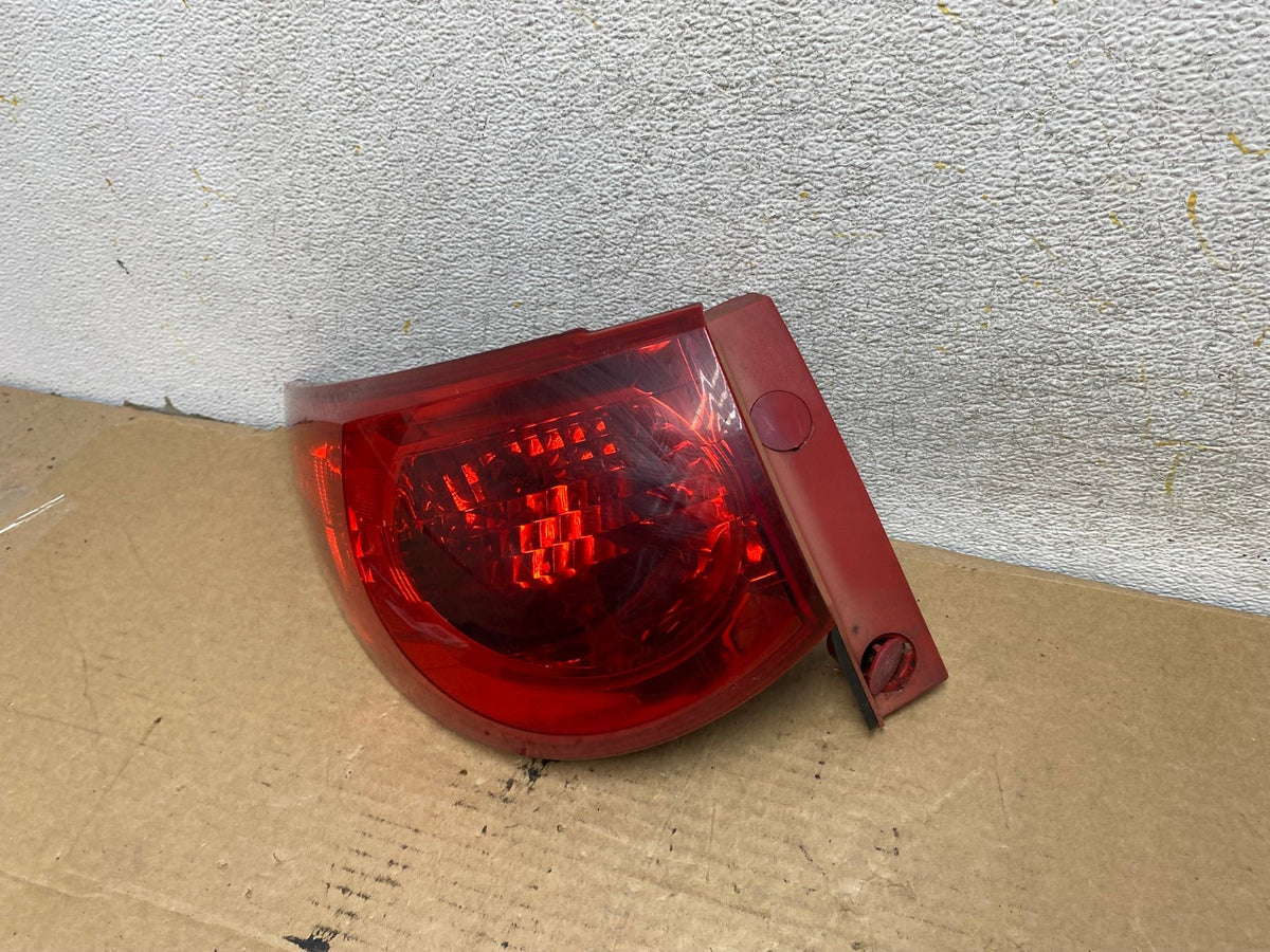 2009 2010 2011 2012 Chevrolet Traverse Left Driver LH Tail Light AH7988 LK2