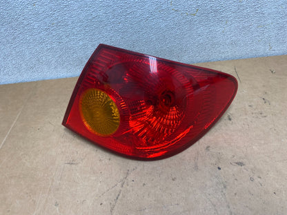 2003 to 2005 Toyota Corolla Right Passenger RH Side Tail Light Oem X5107 DW0