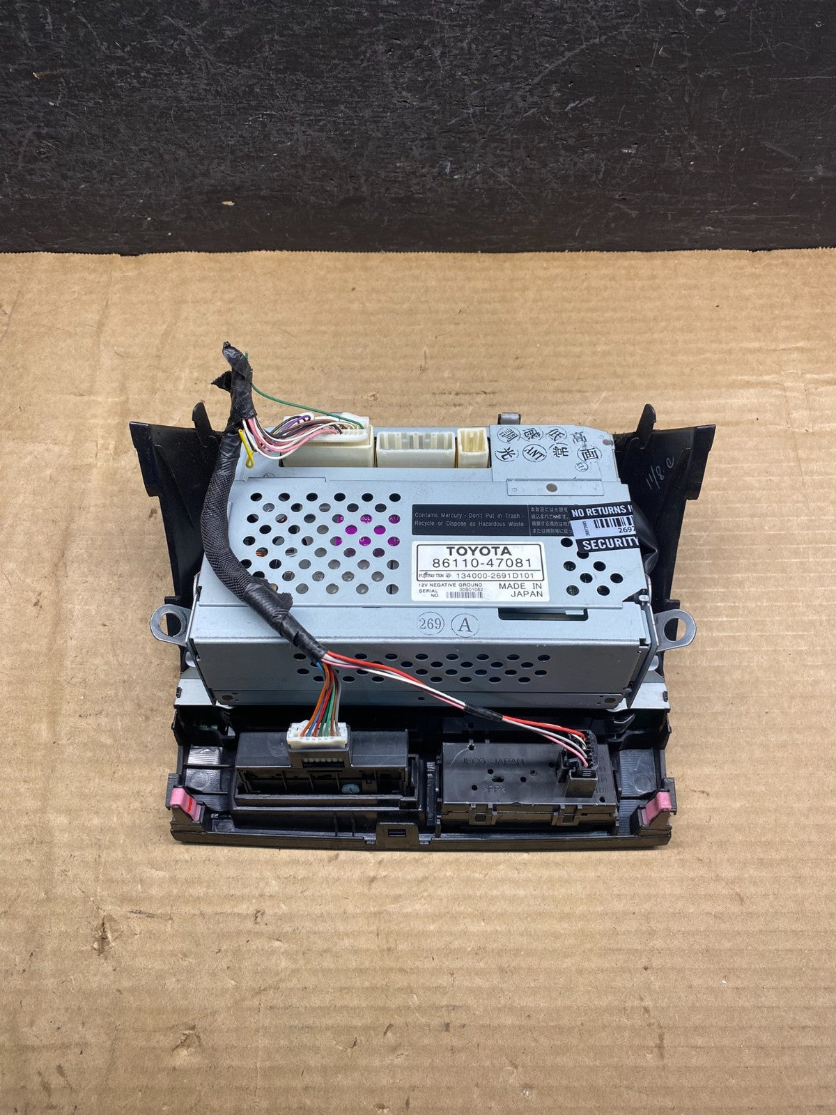 2004 to 2005 Toyota Prius Radio Stereo Receiver Screen Display OE ad9828 DG4