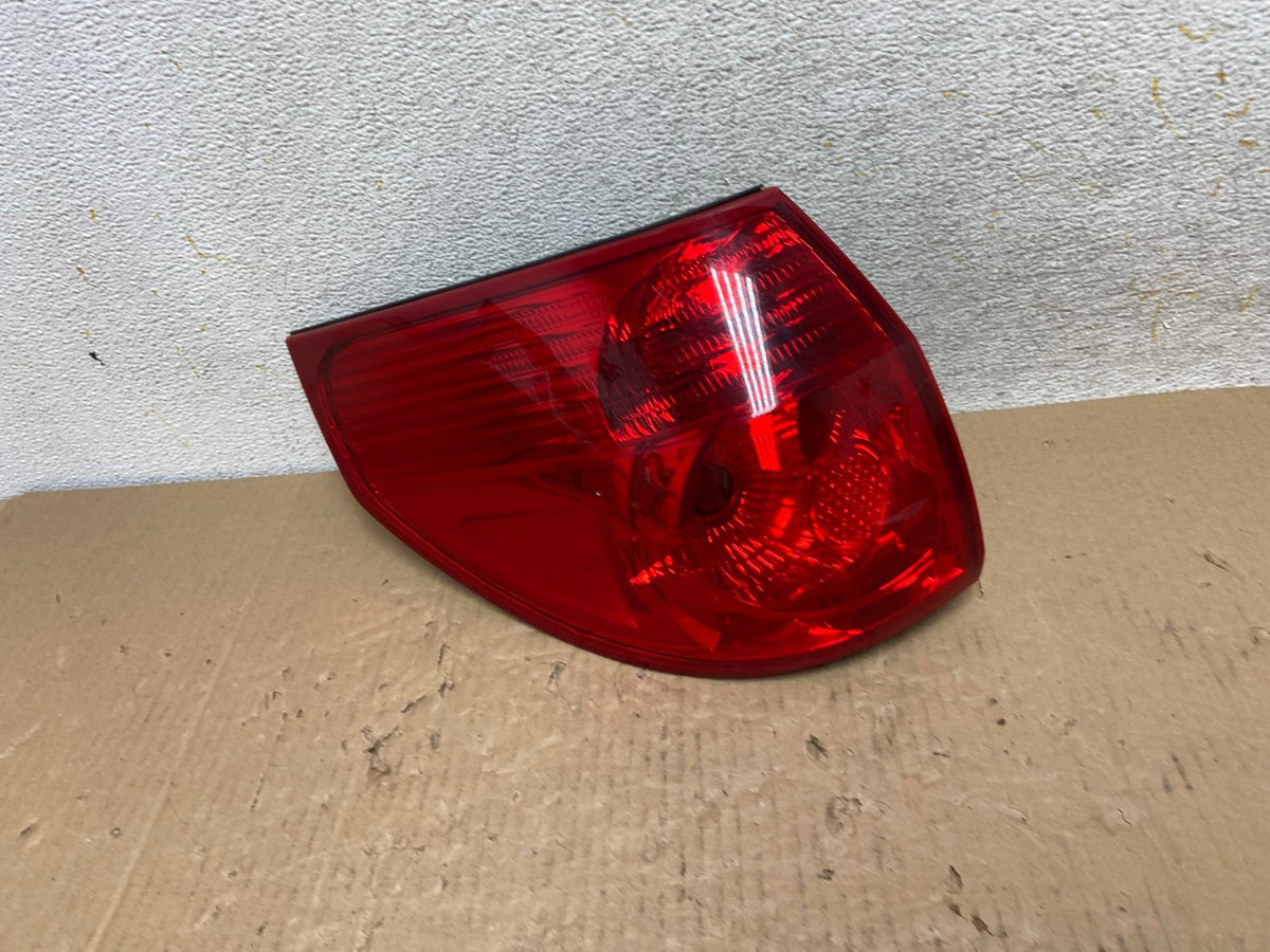 2006 to 2010 Toyota Sienna Left Driver LH Side Tail Light AI1335 LK0
