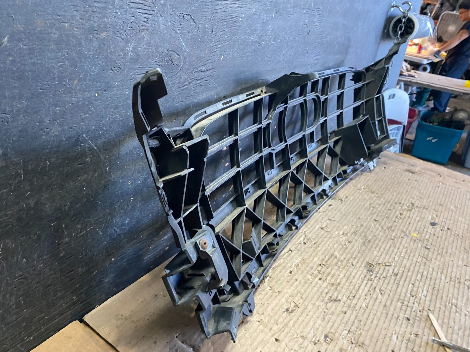 2007 2008 2009 Audi Q7 Front Bumper Cover Grill Support Reinforcement S5873 DG5