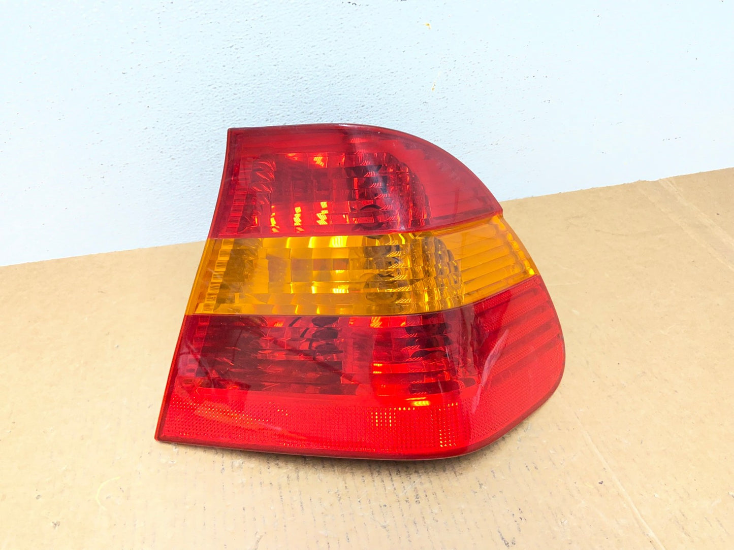 2002 - 2005 BMW 3 E46 Series Right Passenger RH Side Tail Light AD9339 LK0