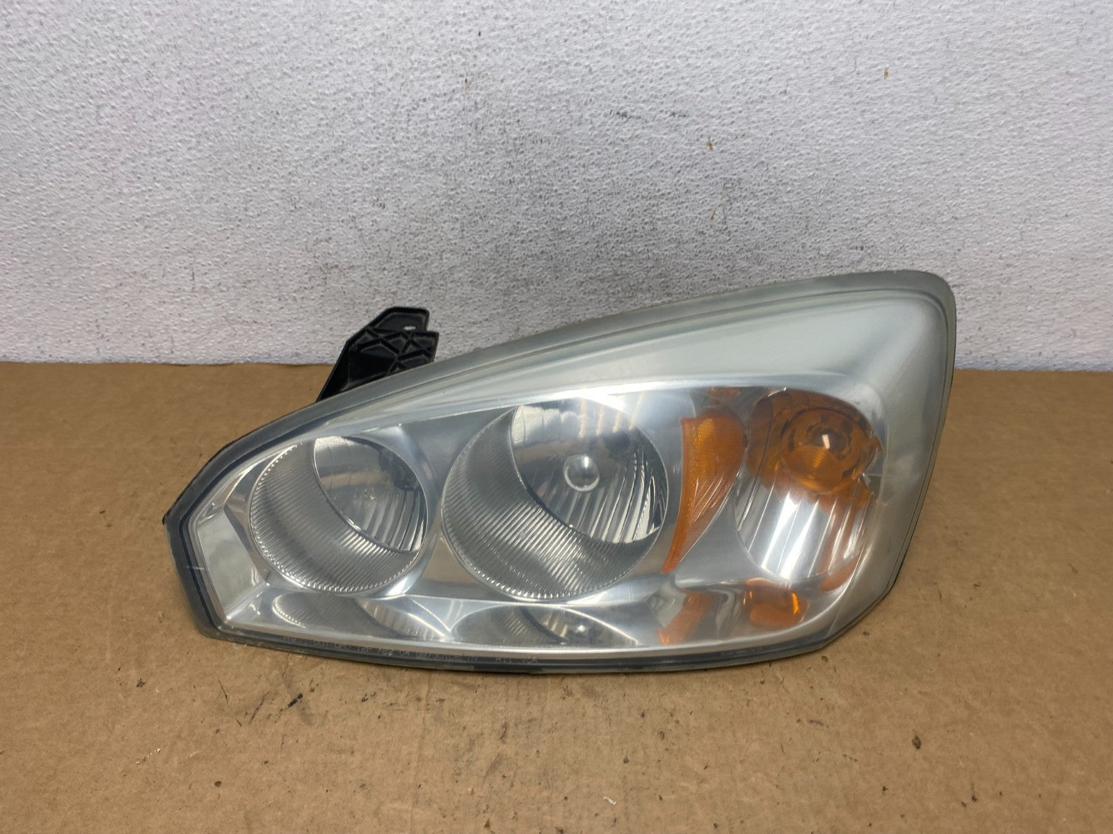 2004 to 2007 Chevrolet Malibu Left Driver LH Headlight AD5217 DW0