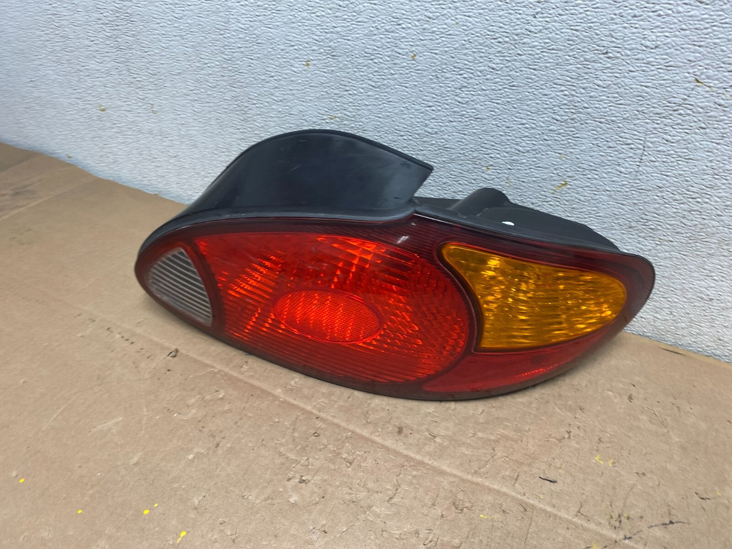 1999 2000 Hyundai Elantra Sedan Right Passenger RH Tail Light M3951 DW1