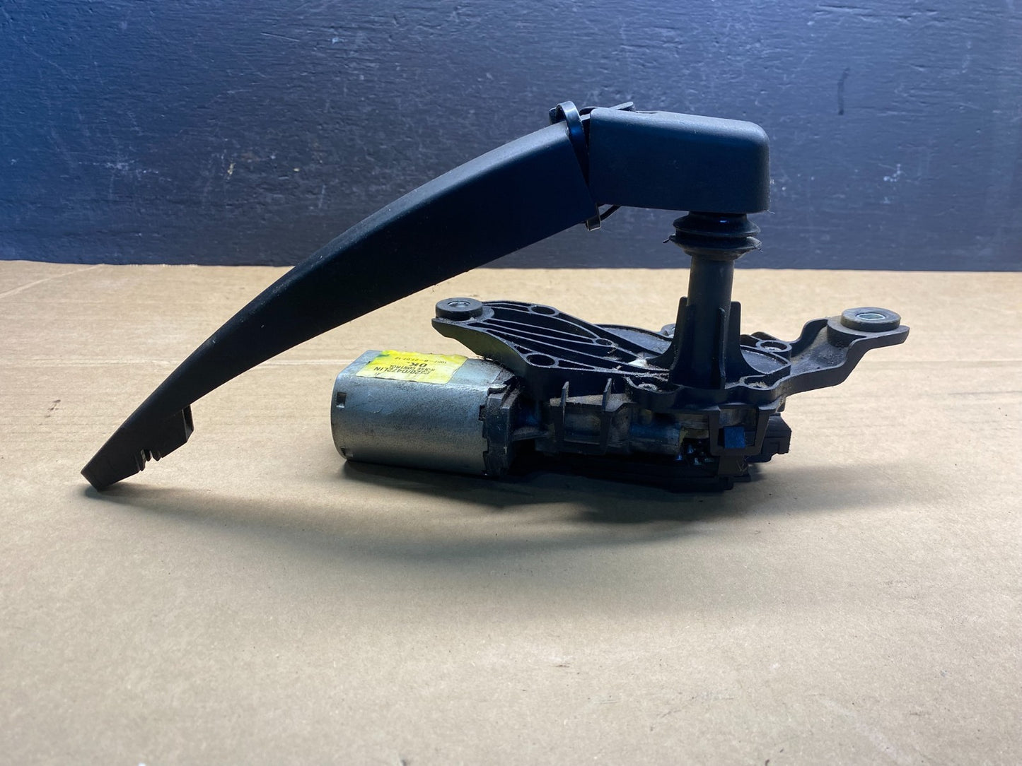 2013 to 2019 Ford Escape Rear Windshield Wiper Motor AD3522 DG3