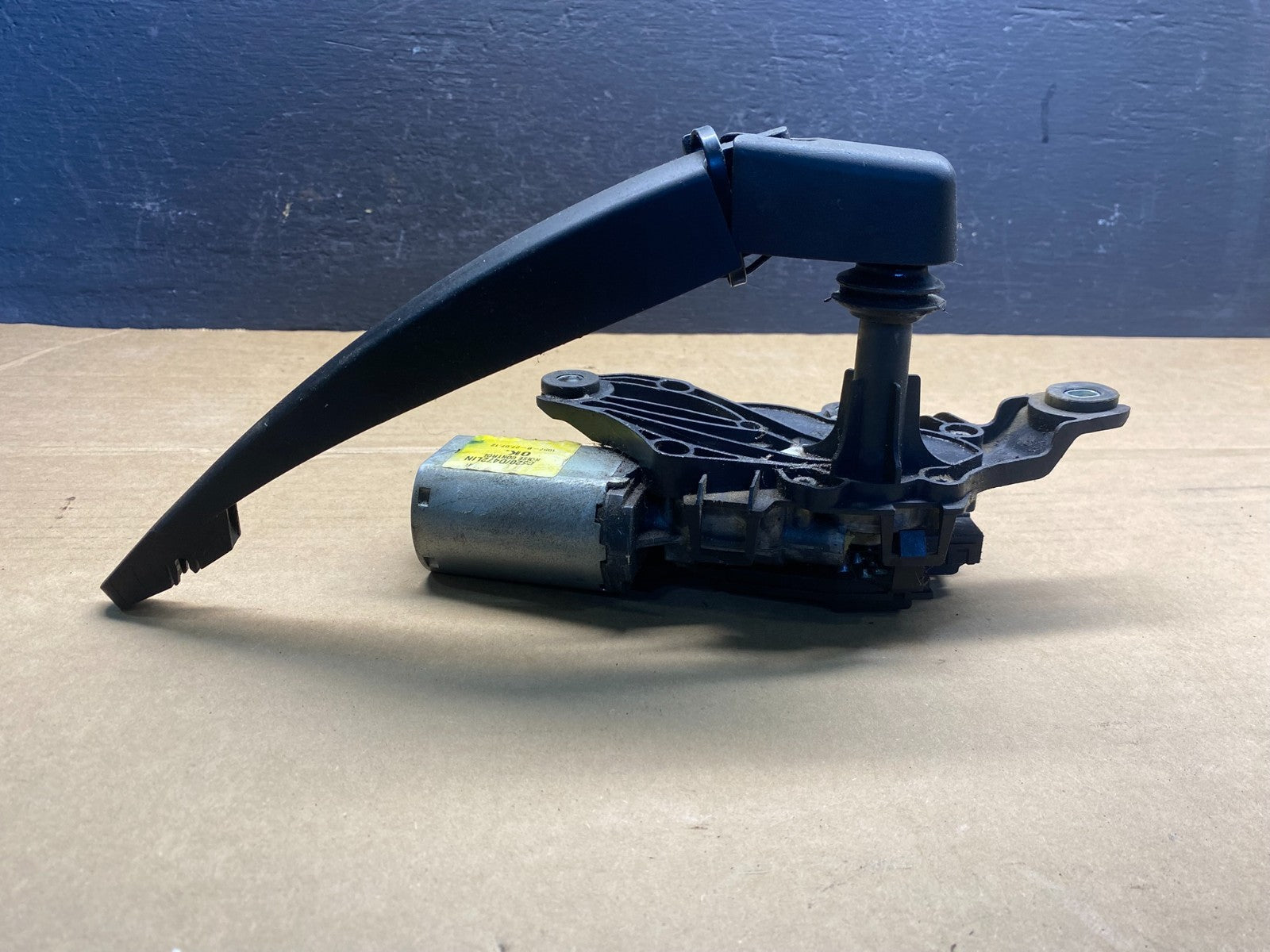 2013 to 2019 Ford Escape Rear Windshield Wiper Motor AD3522 DG3