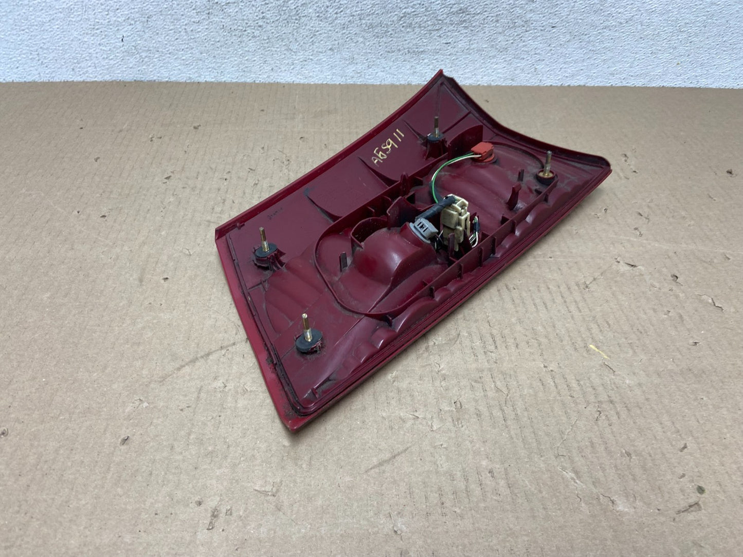 2004 - 2005 Toyota Sienna Left Driver LH Side Inner Tail Light AG5911 DW5