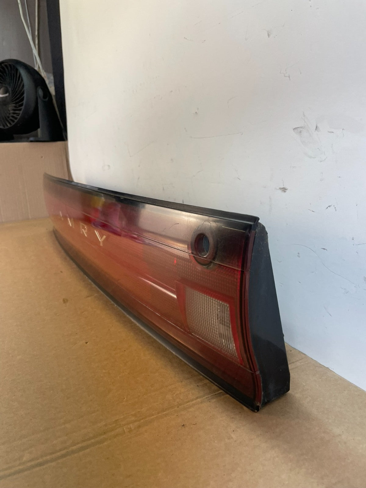 1992 1993 1994 Toyota Camry Center Trunk Rear Tail Light AG2864 DG1