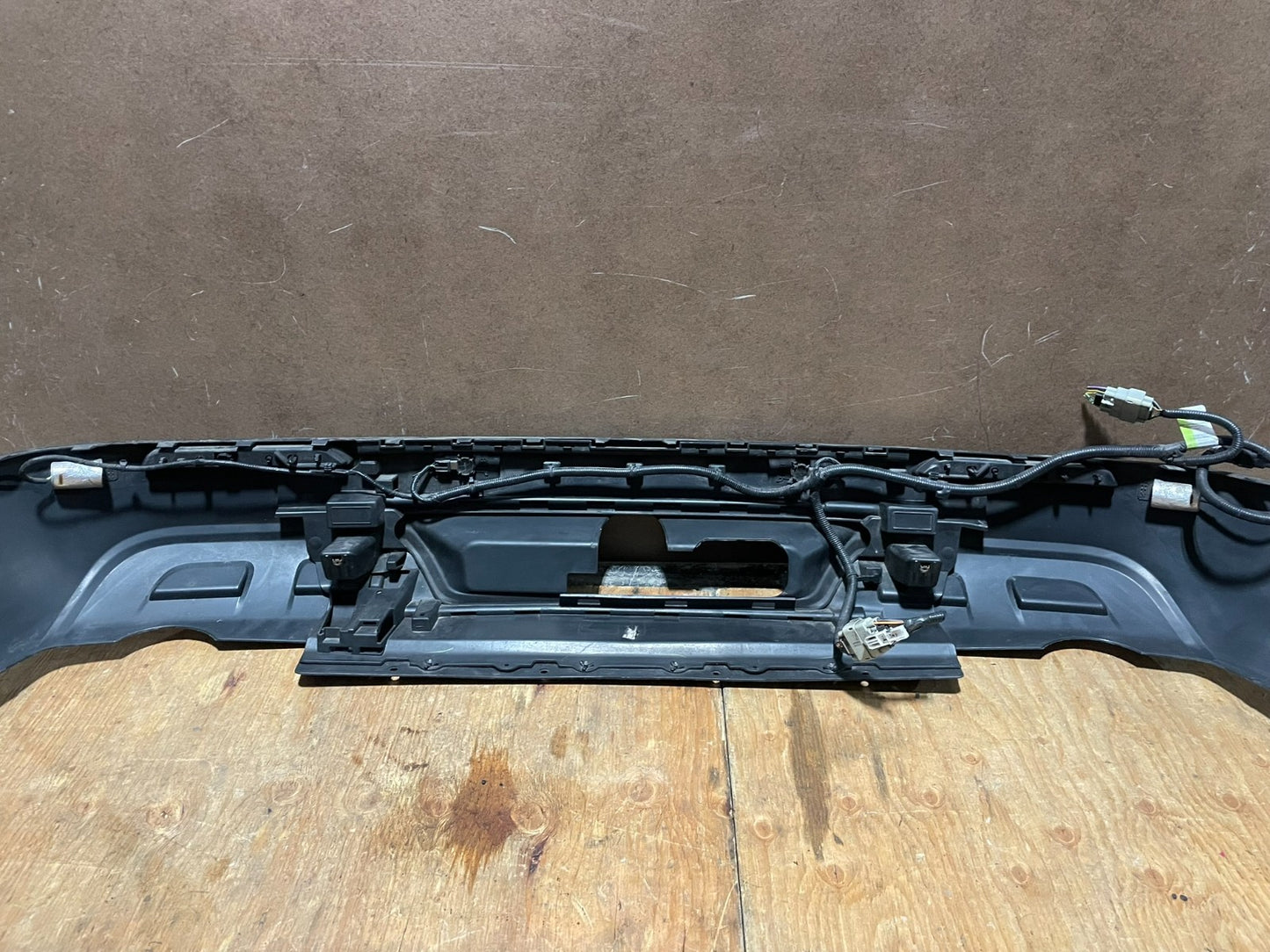 2020 to 2023 Ford Explorer Police Interceptor Rear Upper Bumper Cover X2995 PS11