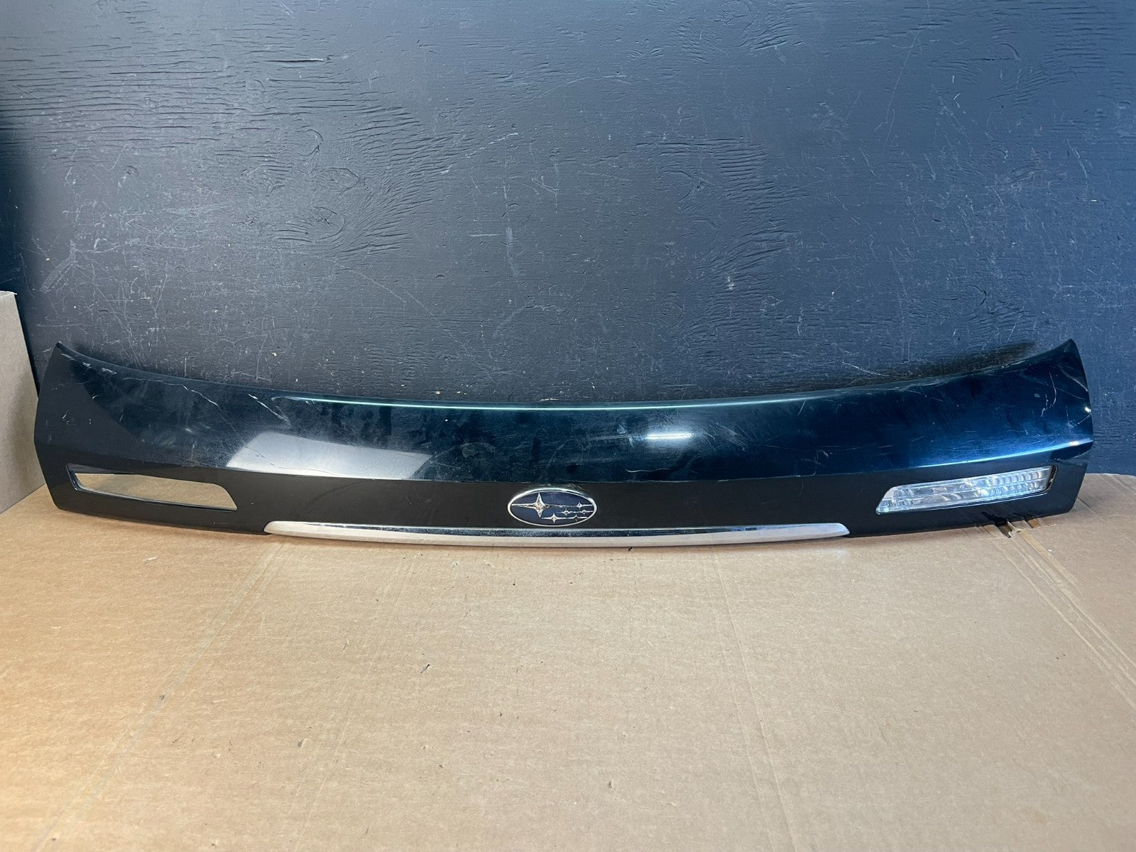 2005-2009 Subaru Legacy Outback Tail Lift Gate Trunk Finish Molding AE8344 DG0