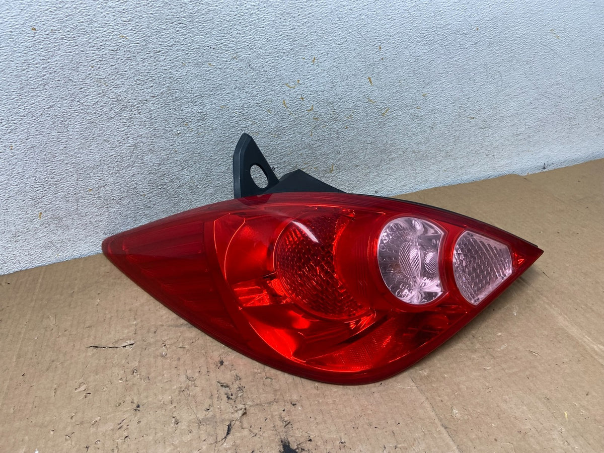 2007 - 2012 Nissan Versa Hatchback Left Driver Side Lh Tail Light AI9093 LK0