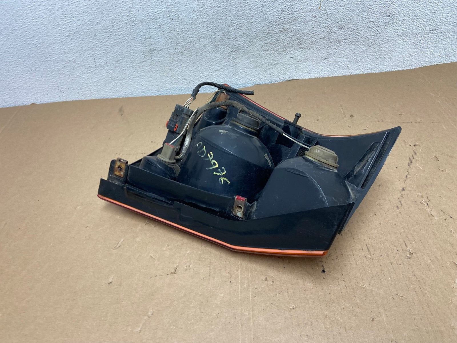 2004 to 2006 Chrysler Pacifica Right Passenger Rh Side Tail Light AD7976 LK6