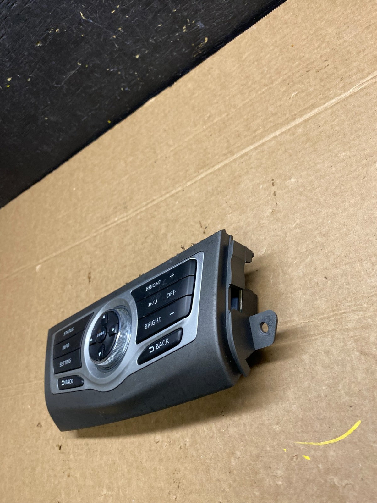 2009-2014 Nissan Murano AM FM Radio CD Control Panel W6476 DG2