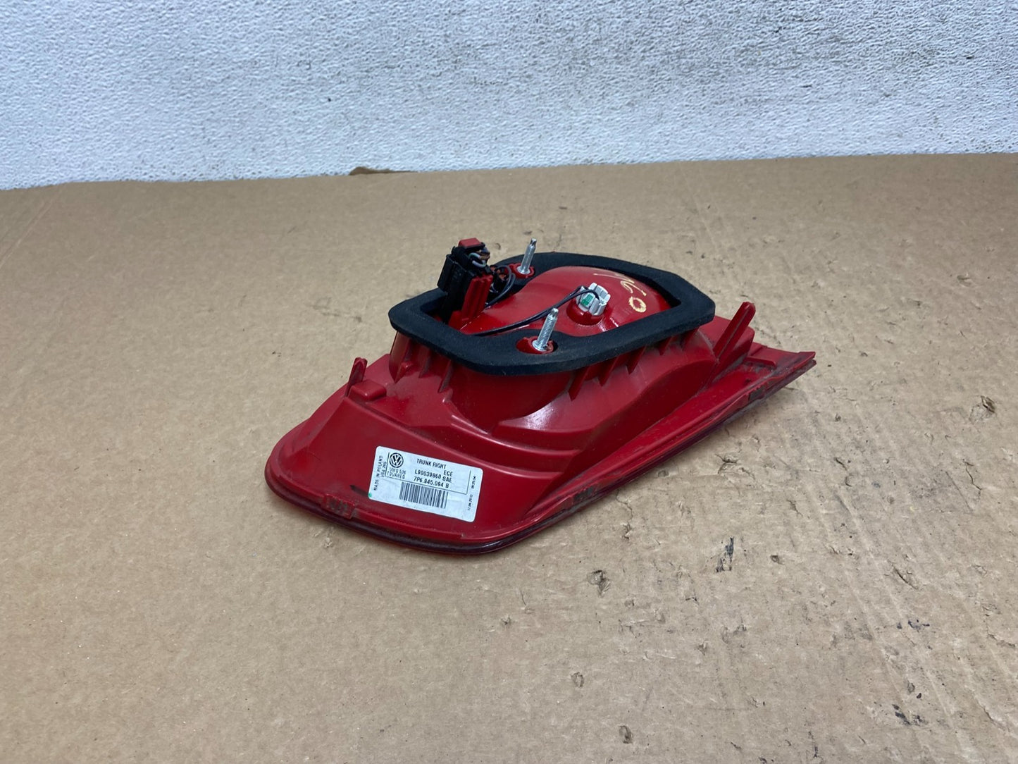 2011-2014 Volkswagen Touareg Right Passenger Side Inner Tail Light AF7960 GD4