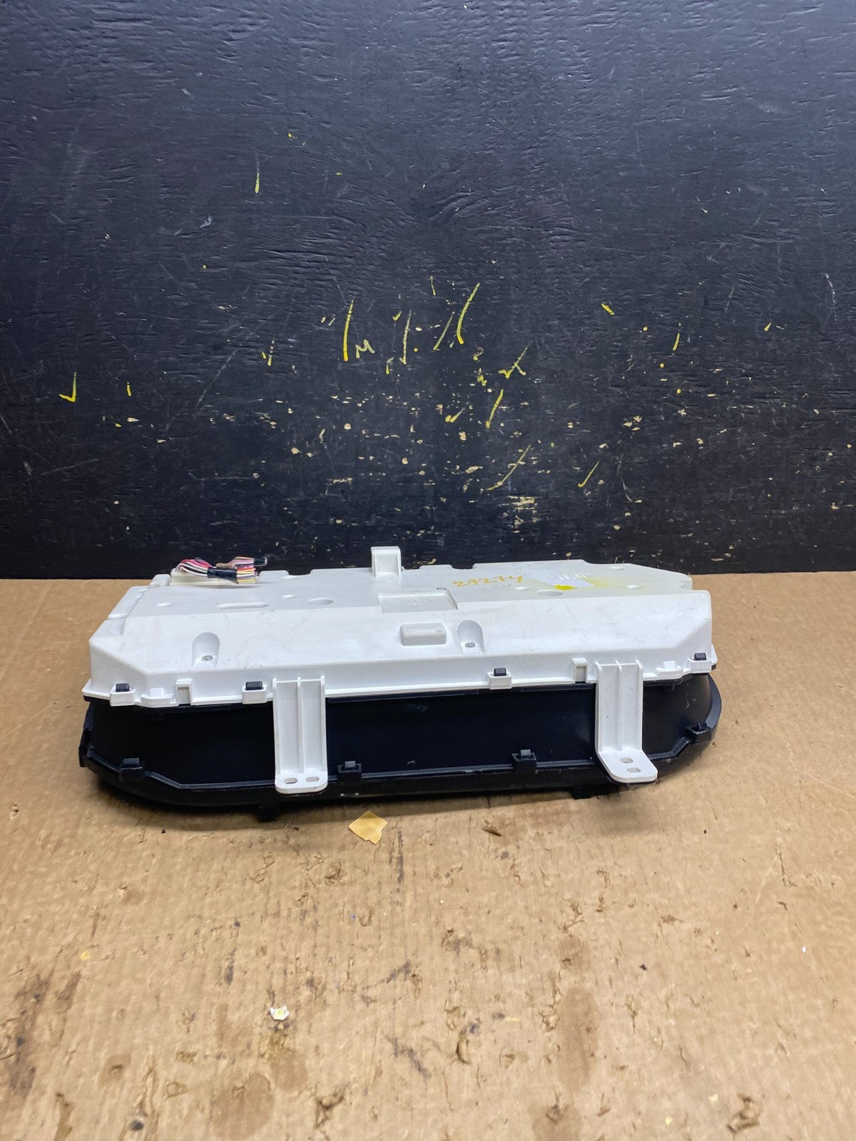 2005 to 2010 Toyota Avalon Cluster Gauge Speedometer Z7274 DG5