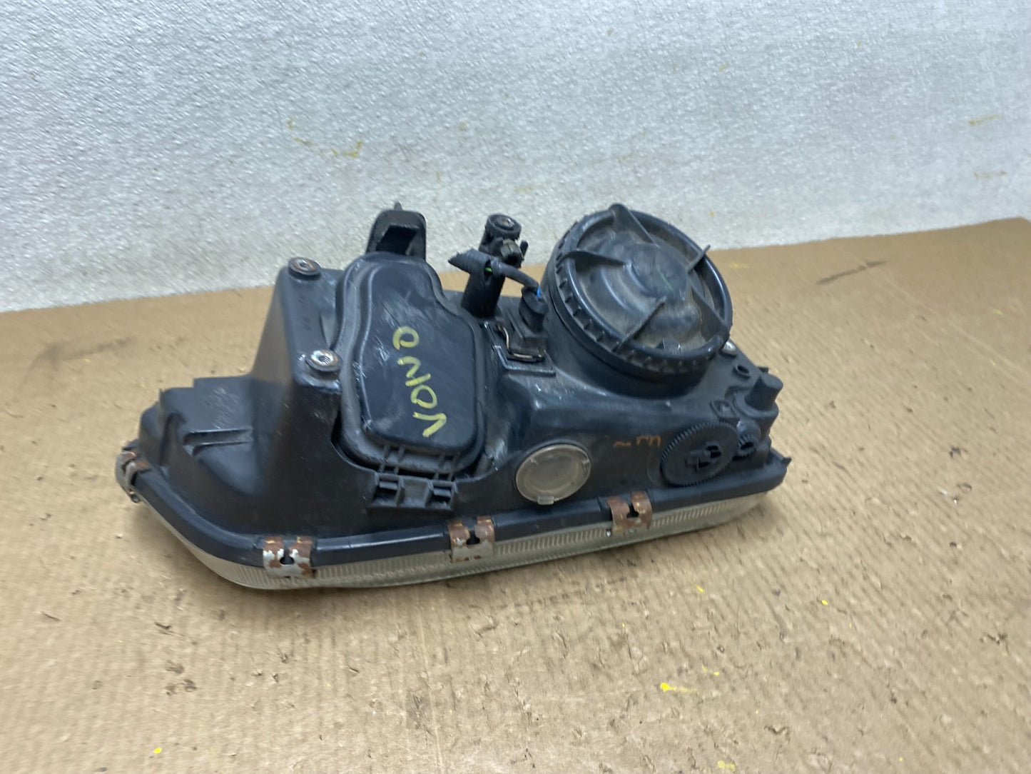 1997-2000 Volvo S70 C70 V70 Left Driver Halogen Headlight Aftermarket W5497 DG3