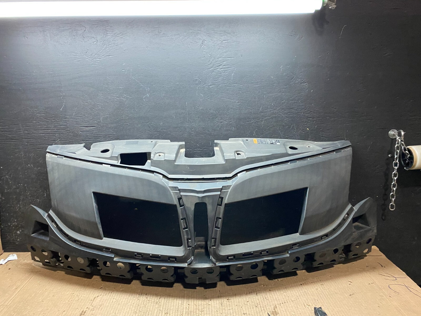 2013 to 2016 Lincoln MKT Grill Grille Support Panel i7820 OEM DG10