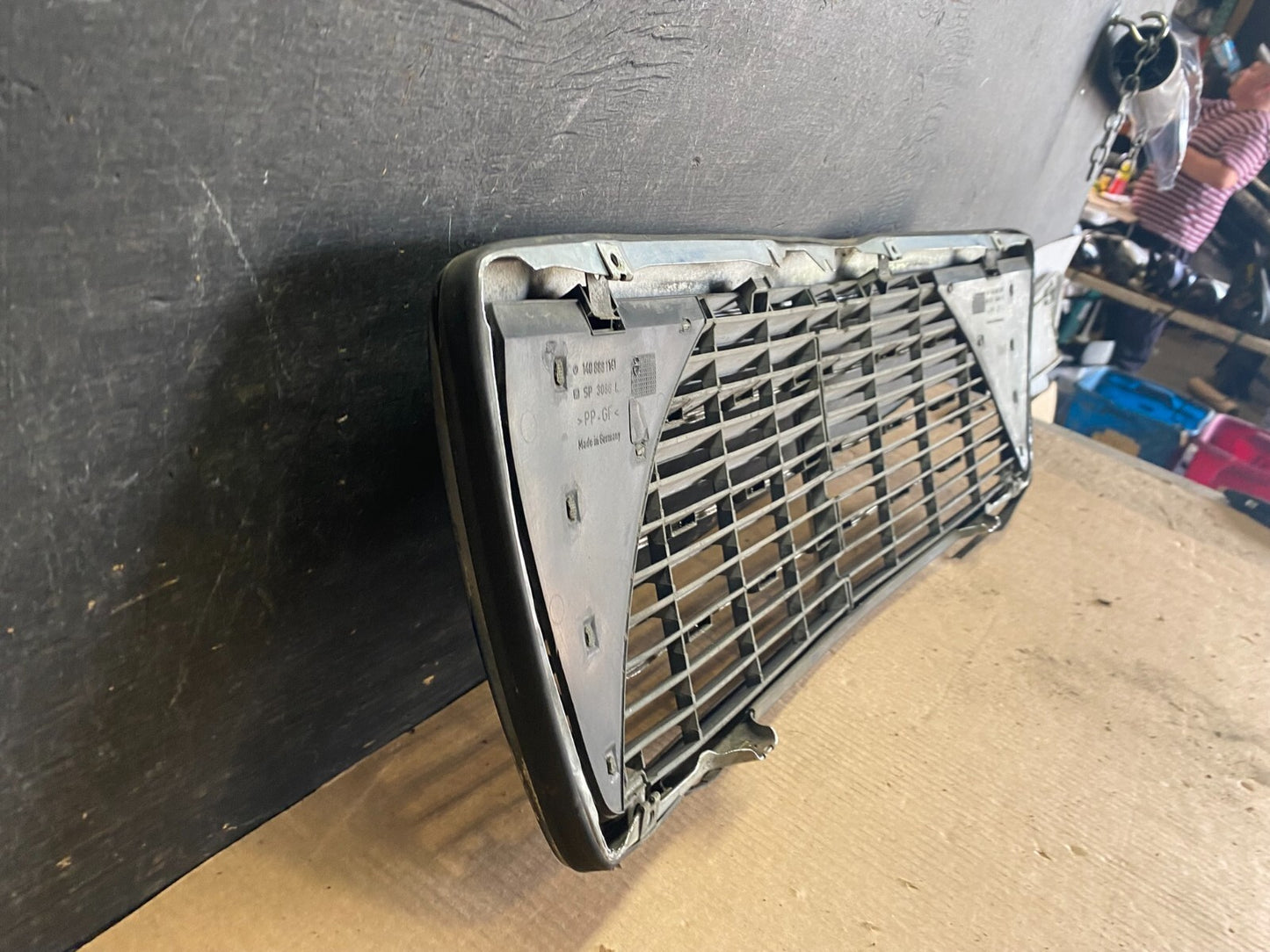 1994 - 1999 Mercedes-Benz W140 S600 S500 S320 Front Upper Grille OEM N9009 DG7