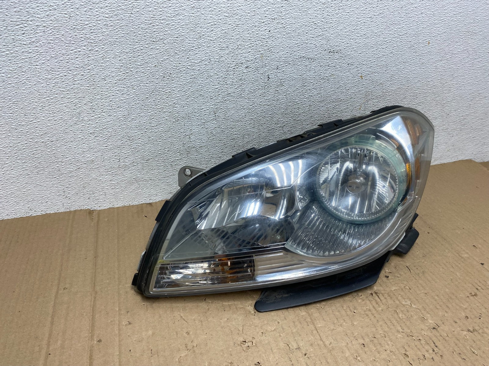 2008 to 2012 Chevrolet Malibu Left Driver LH Side Headlight AE9030 DW2