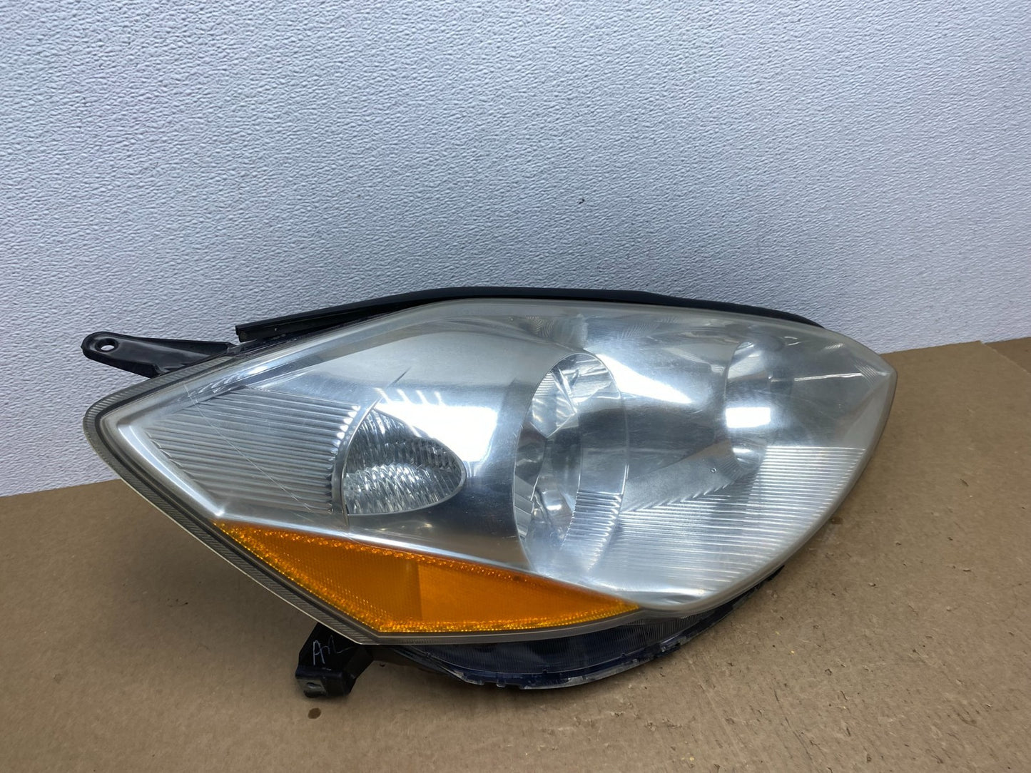 2006 to 2010 Toyota Sienna Right Passenger Rh Side Headlight Halogen AC1343 DW2