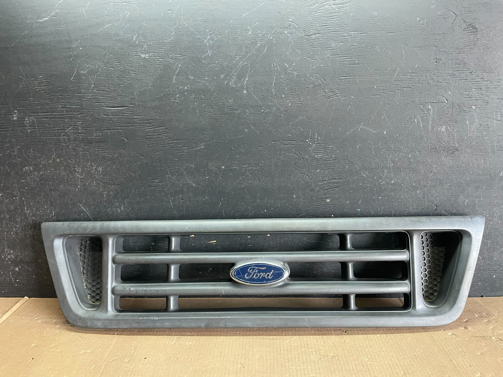 2003 to 2007 Ford Econoline E150 E250 E350 Front Grille Grille L9190 DG0