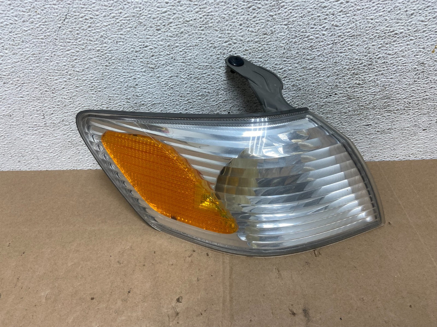2000 - 2001 Toyota Camry Front Right Passenger RH Turn Signal AE5965 DW0