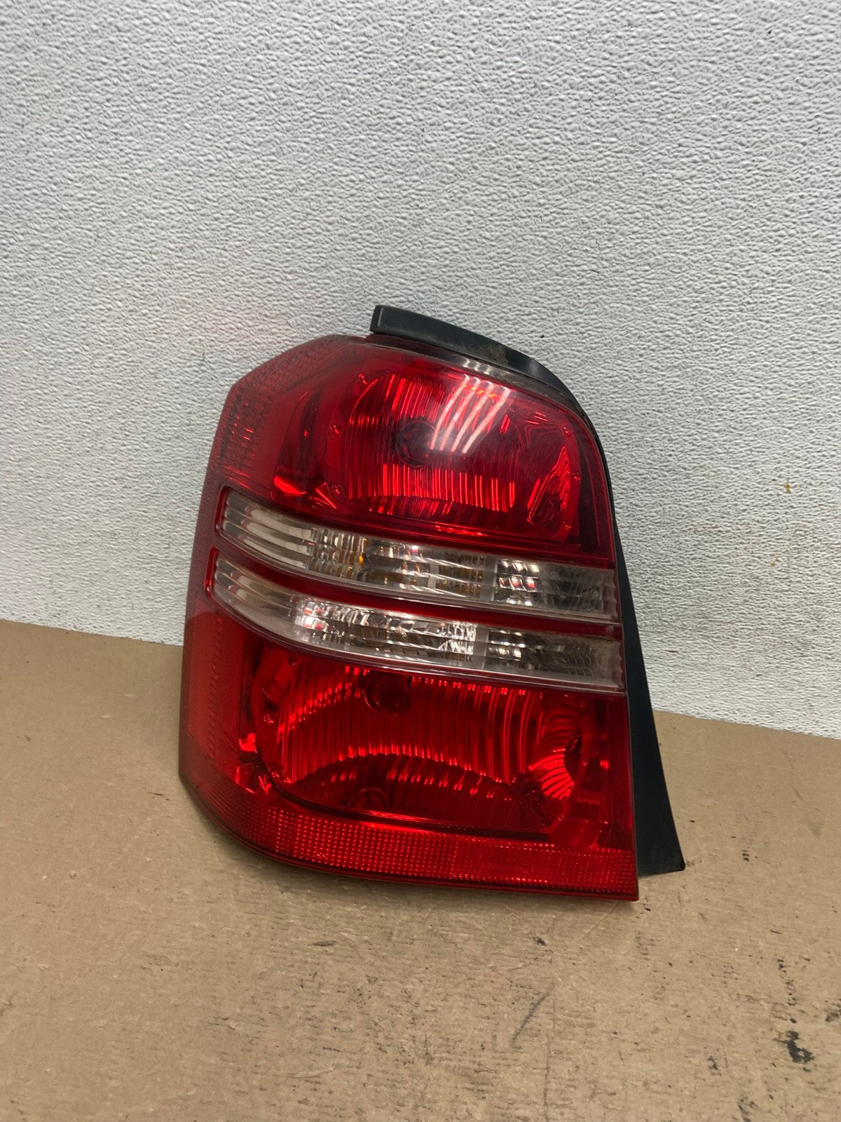 2001 2002 2003 Toyota Highlander Left Driver LH Tail Light AF5165 LK0