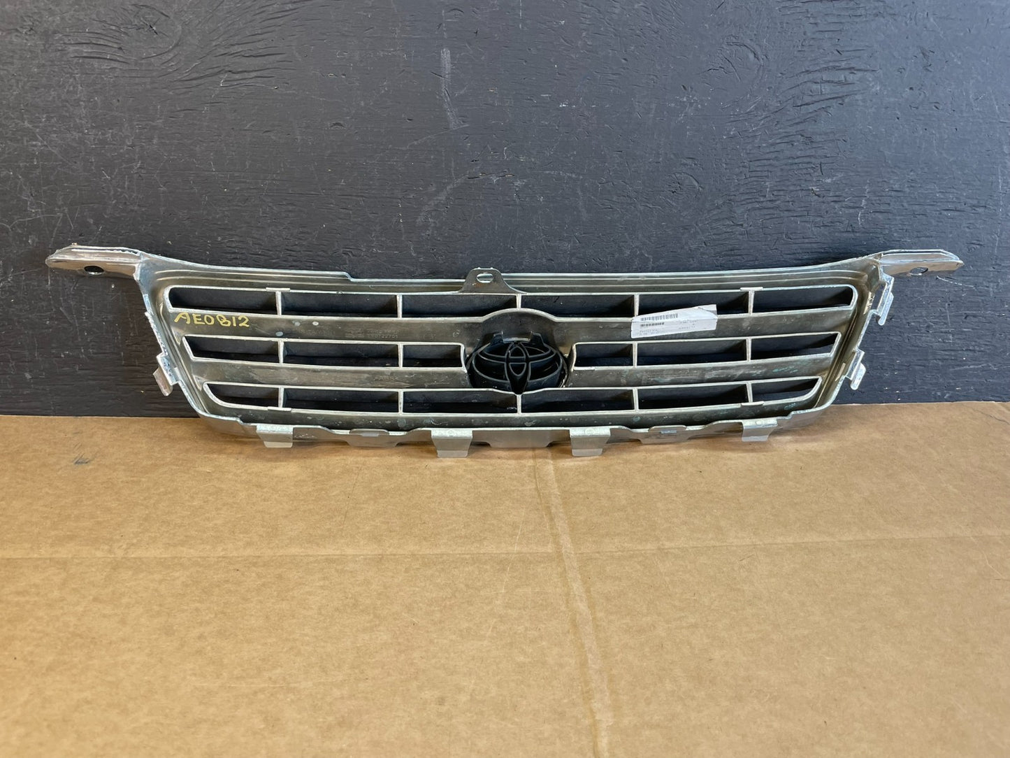 2000 to 2001 Toyota Camry Grille Chrome Shell w/ Black Insert AE08123