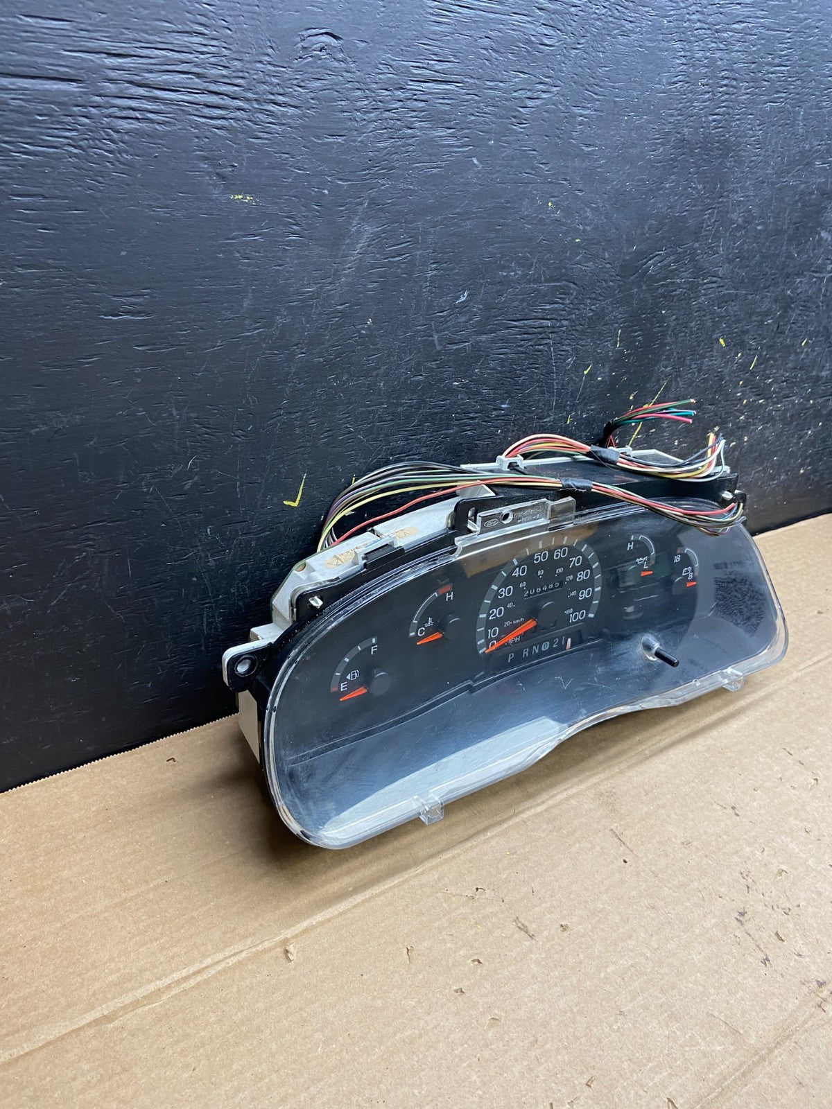 2001 - 2002 Ford Econoline E250 E350 Van Speedometer Instrument Cluster w6533 DG1