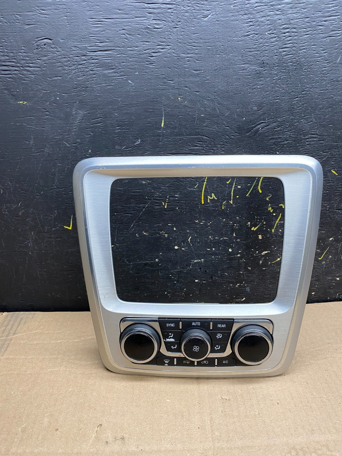 2013 - 2016 GMC Acadia A/C Heater Climate Control Radio Panel Bezel OEM y9910 DG0