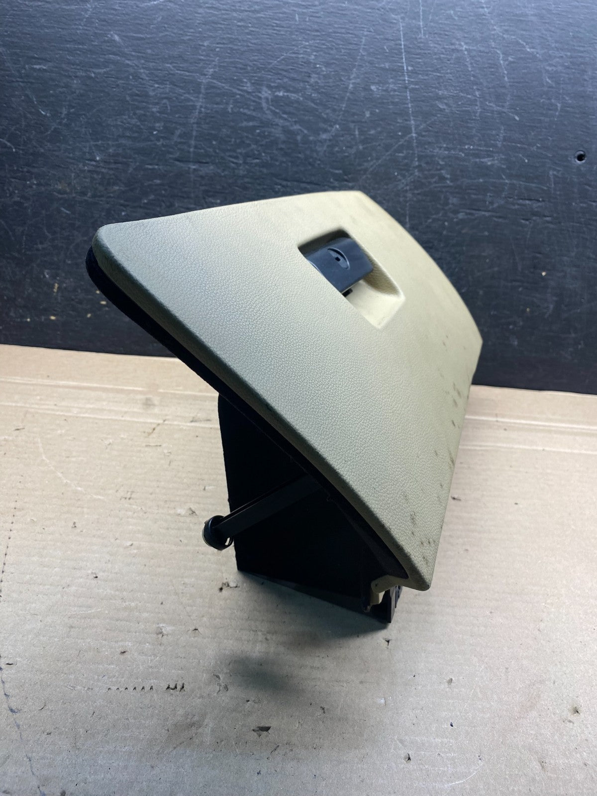 2007 to 2011 BMW E90 E91 335i 328i XI Glove Box AH7516 DG1