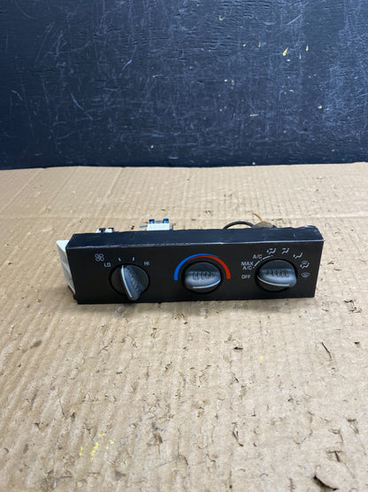 2001 - 2007 GMC Chevrolet Express 1500 Climate Control A/C ad1930 DG0