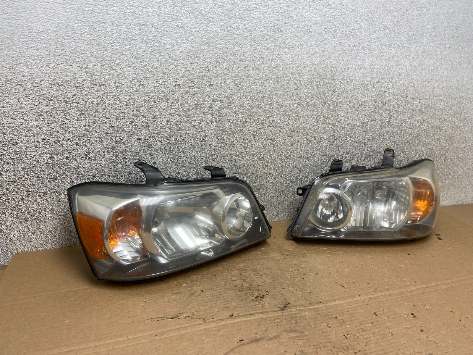 2004 2005 2006 Toyota Highlander Headlights Left+Right Side AB4833 DW2