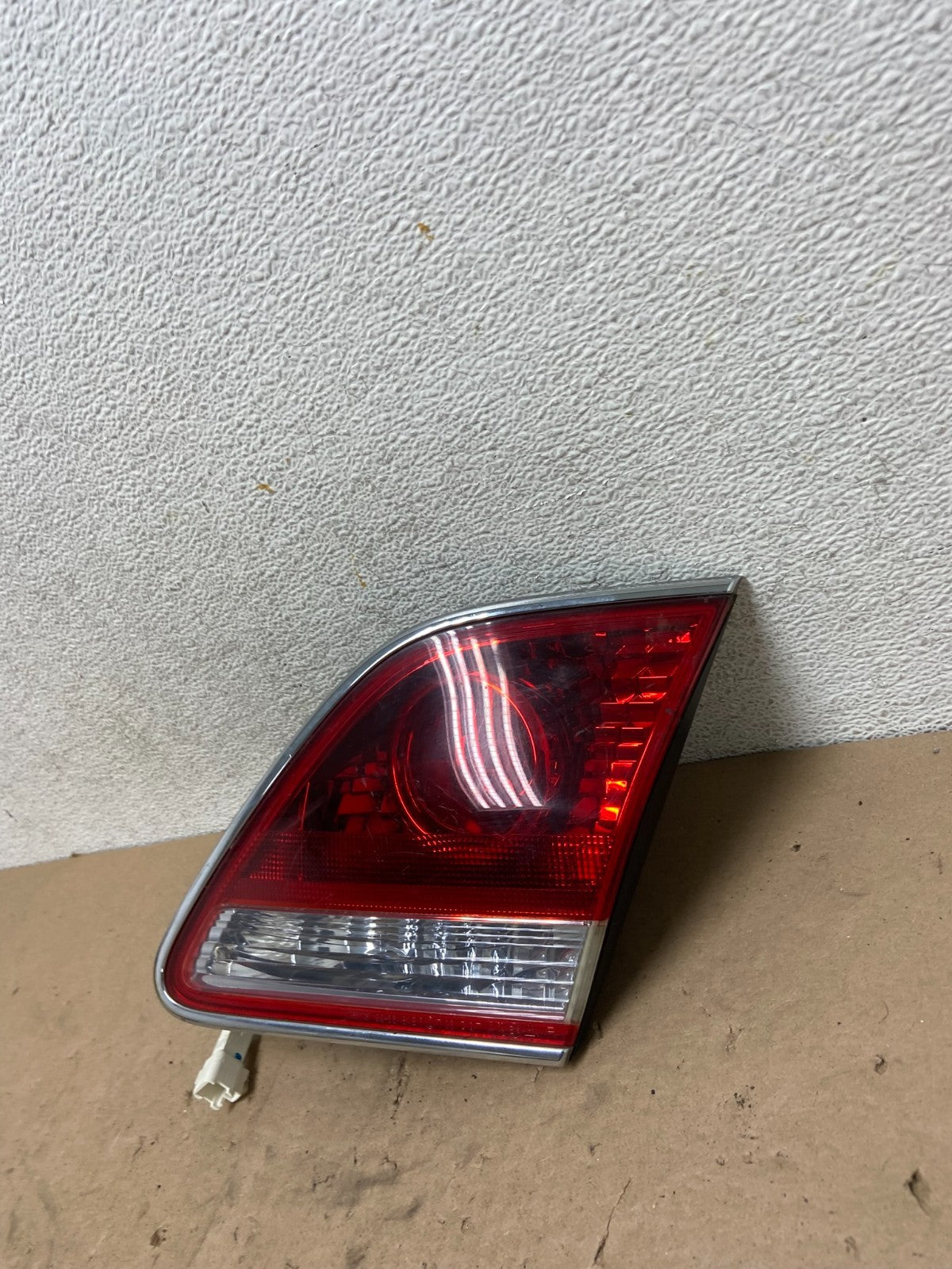 2005 2006 Lexus ES330 Right Passenger RH Side Tail Light Inner AG4932 DW2