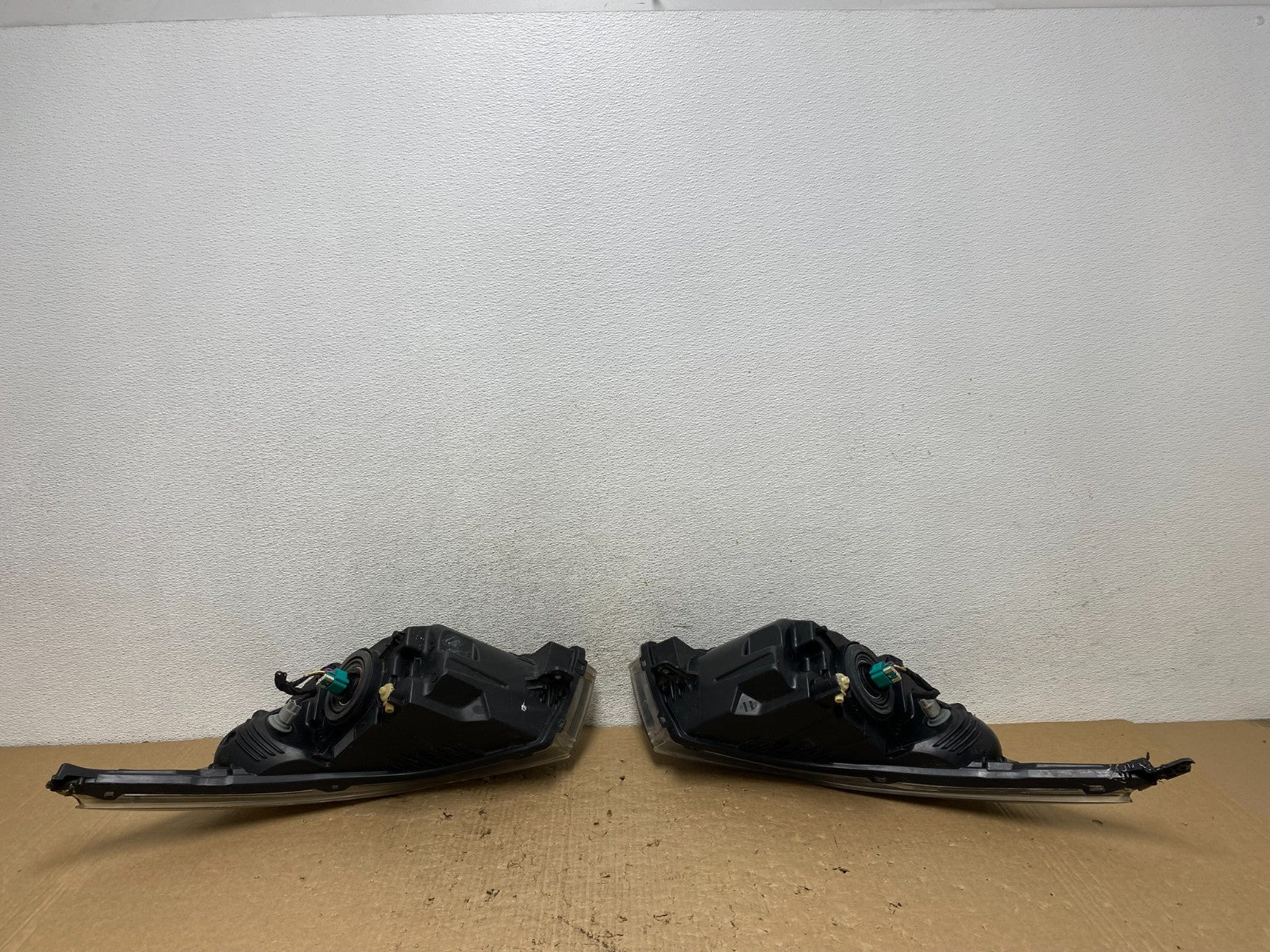 2011 to 2015 Chevrolet Cruze Halogen Left+Right Set Headlights AF8210 DW9