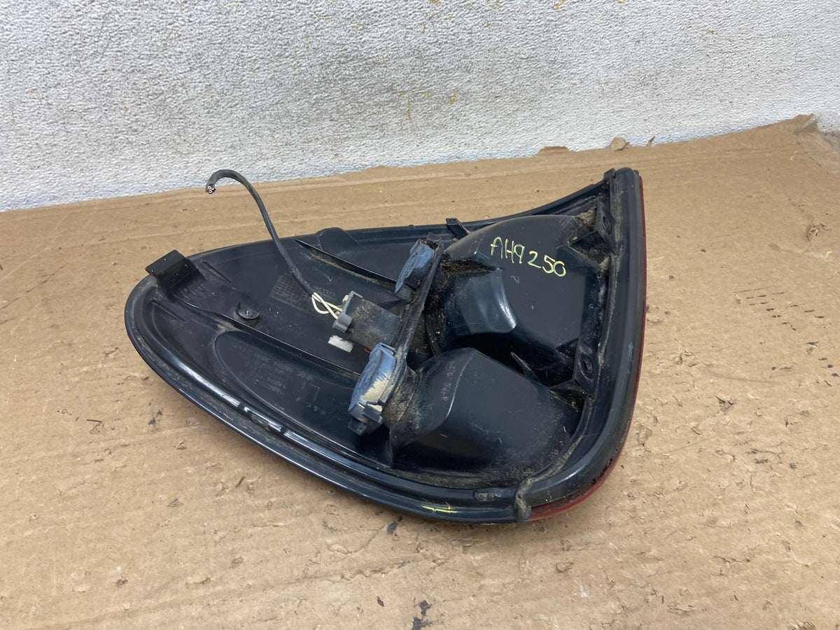 2004 to 2007 Dodge Grand Caravan Left Driver Lh Tail Light AH9250 LK3