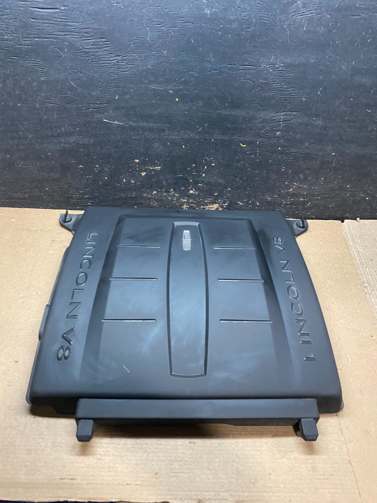 2005 to 2006 Lincoln Navigator 5.4L V8 Engine Motor Cover V7069 DG1