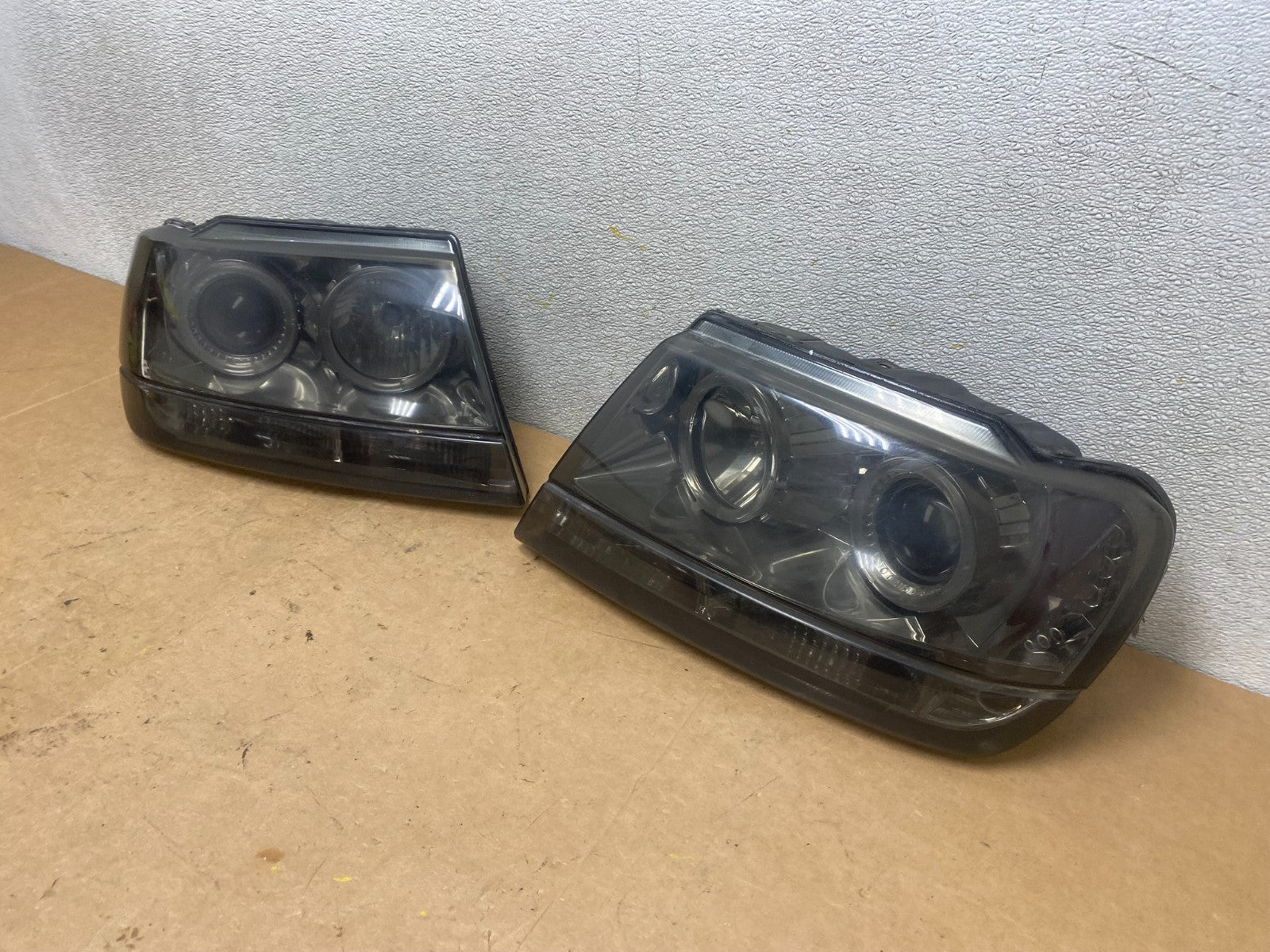1999 - 2004 Jeep Grand Cherokee Left+Right Set Black LED Headlights x5413 DG1