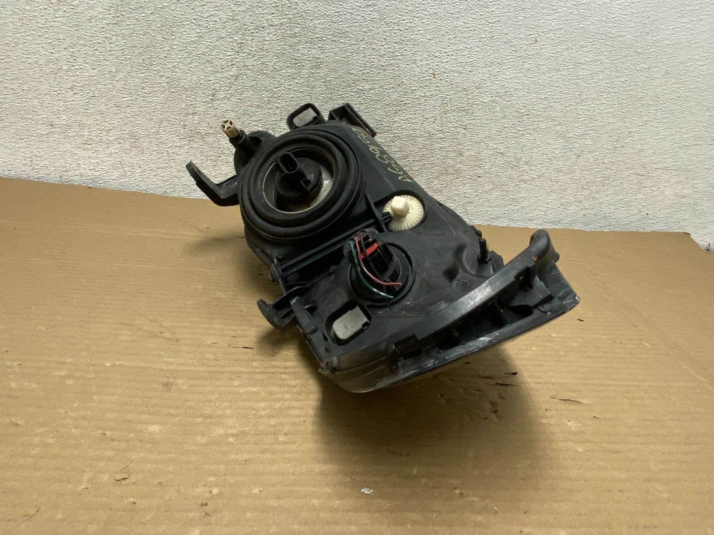 2004 - 2006 Nissan Sentra Halogen Left Driver LH Headlight AG8959 DW8