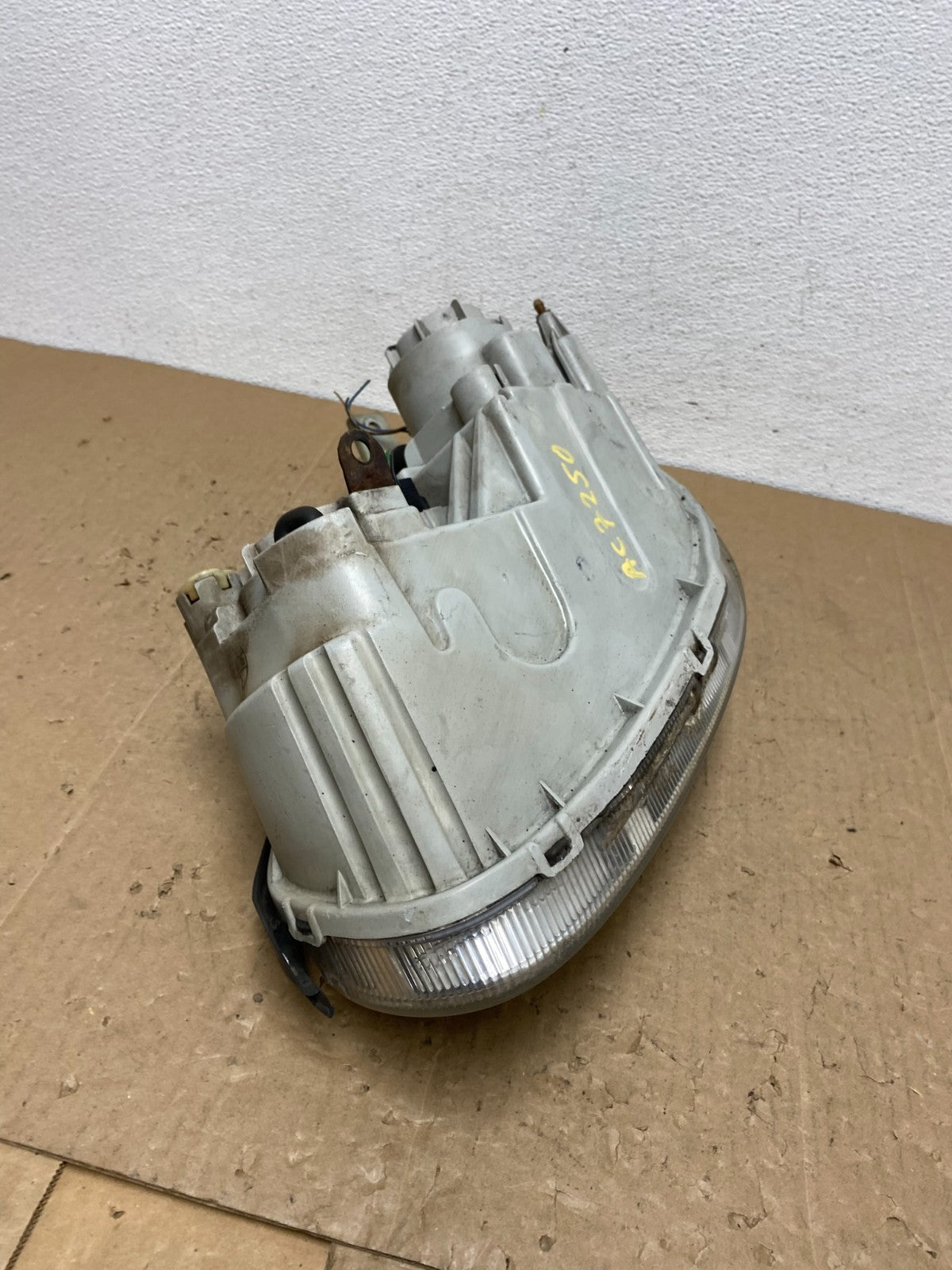 2002-2005 Hyundai Sonata Right Passenger Headlight Halogen AC7250 DW9