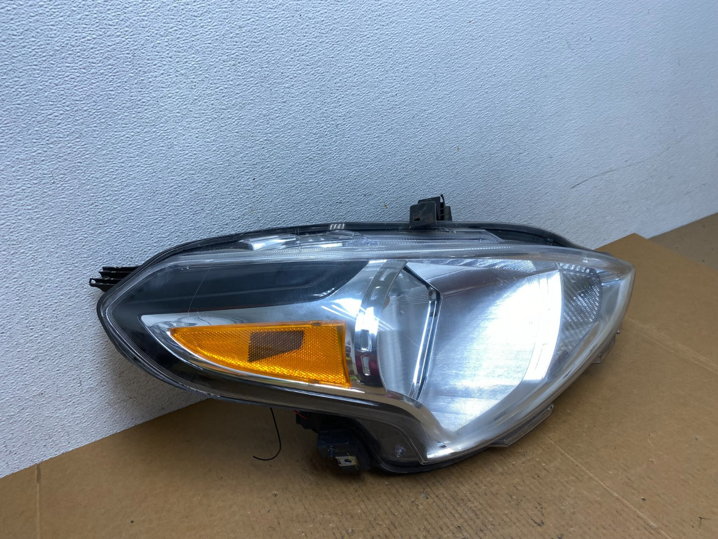 2015 to 2019 Nissan Versa Headlight Right Passenger RH Side AD9324 DW2