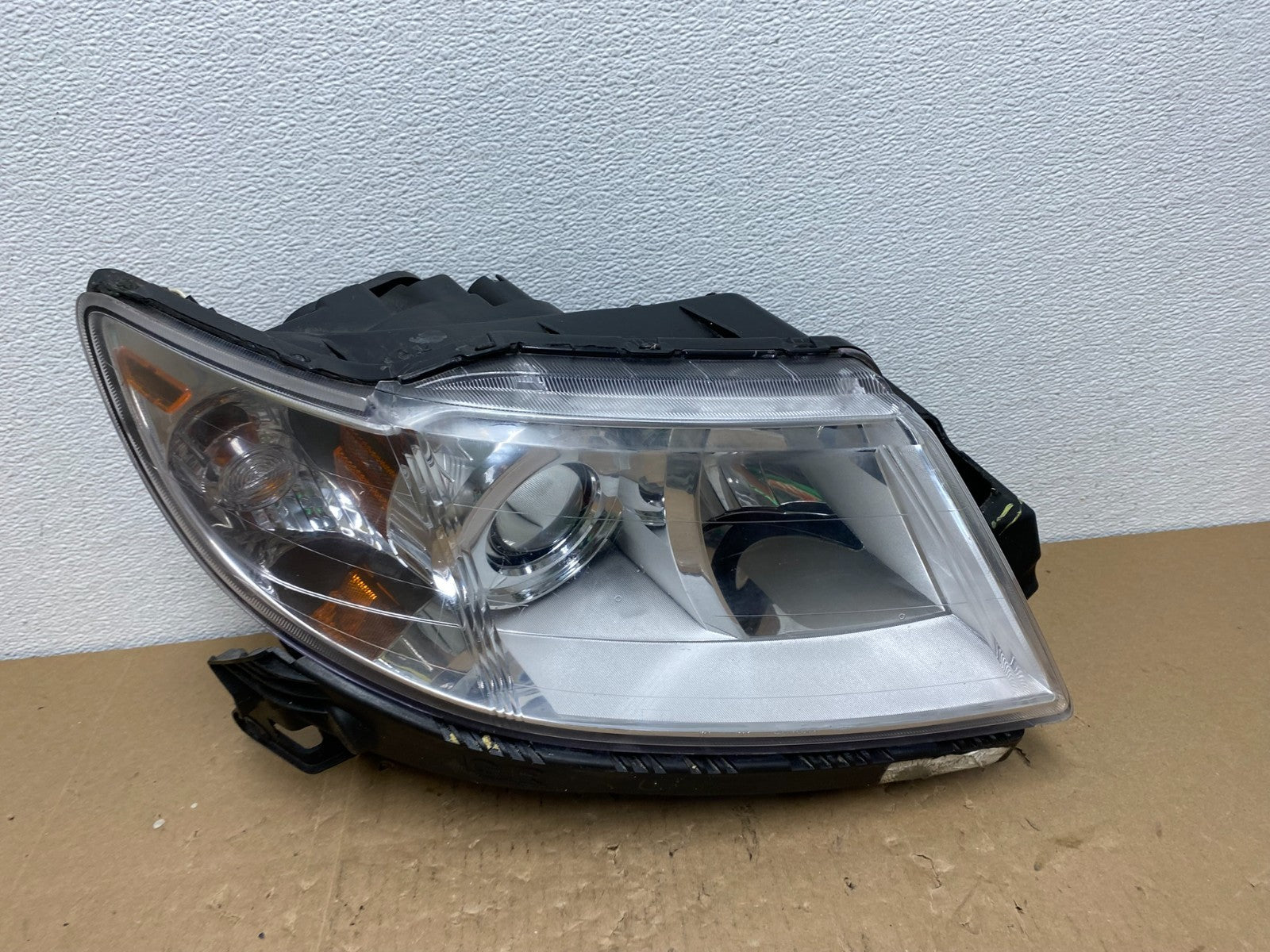2008 - 2014  Subaru Tribeca Right Passenger Side Halogen Headlight OEM AB6886 DW0