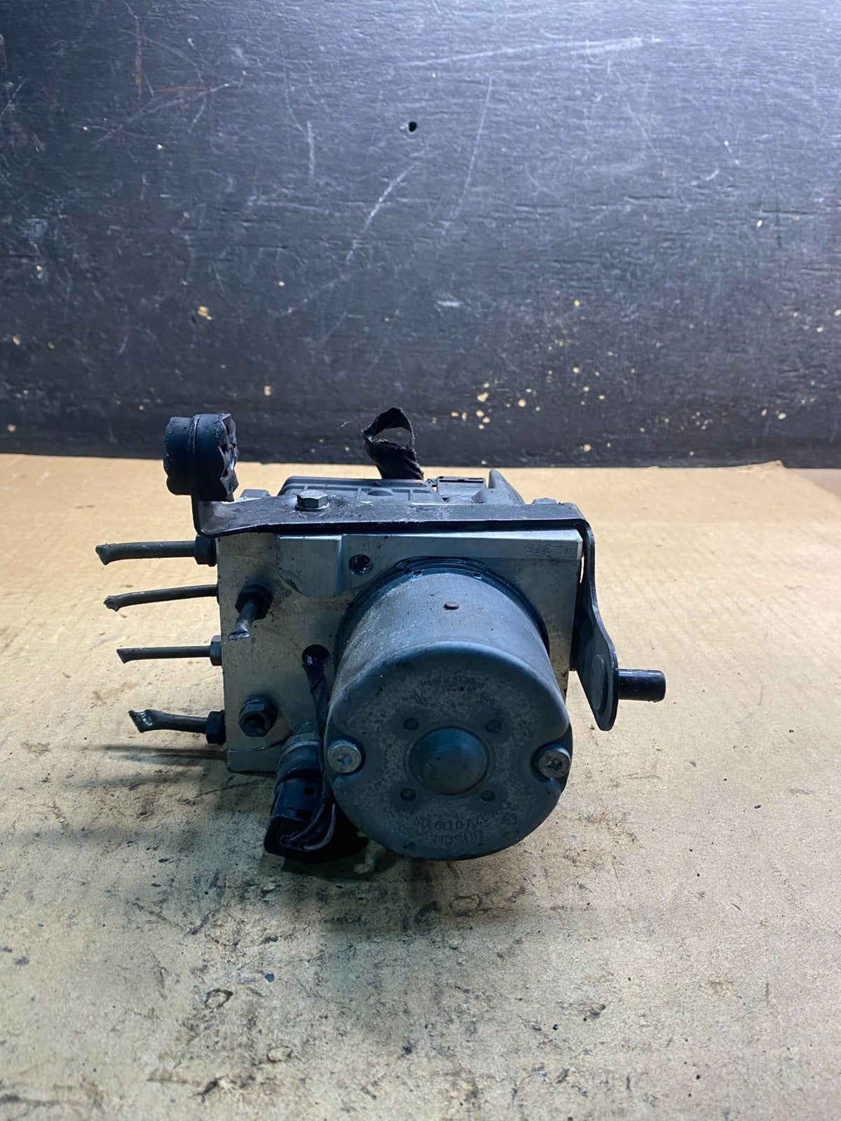 2004 BMW E65 745LI ABS Anti Lock Brake Pump Module 6766847 6766845 Z2404 PS1