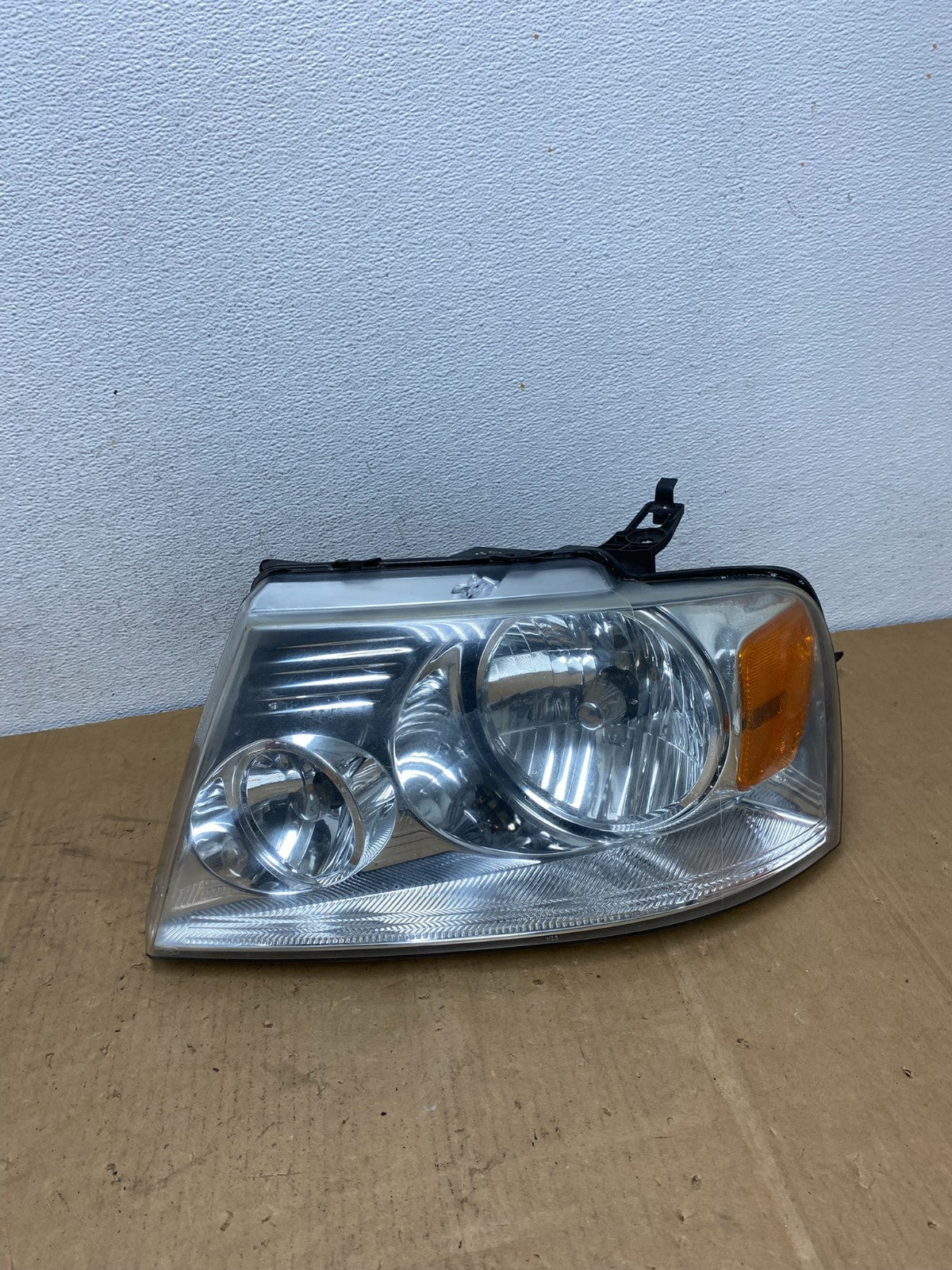 2004 to 2008 Ford F-150 F150 Left Driver LH Halogen Headlight AC8618 DW0