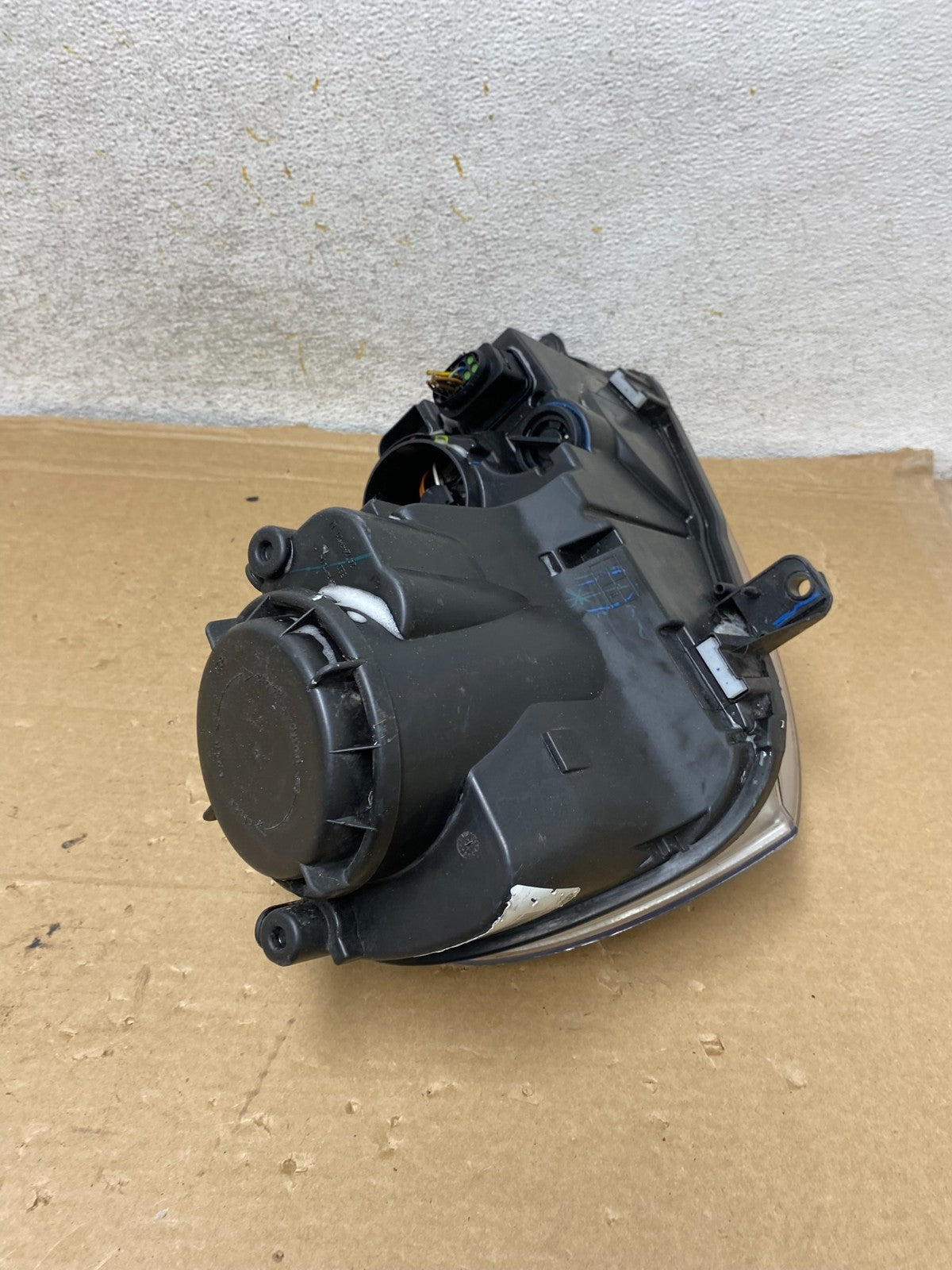 2005 to 2010 Volkswagen Jetta Left Driver LH Side Headlight Halogen AH8261 DW5