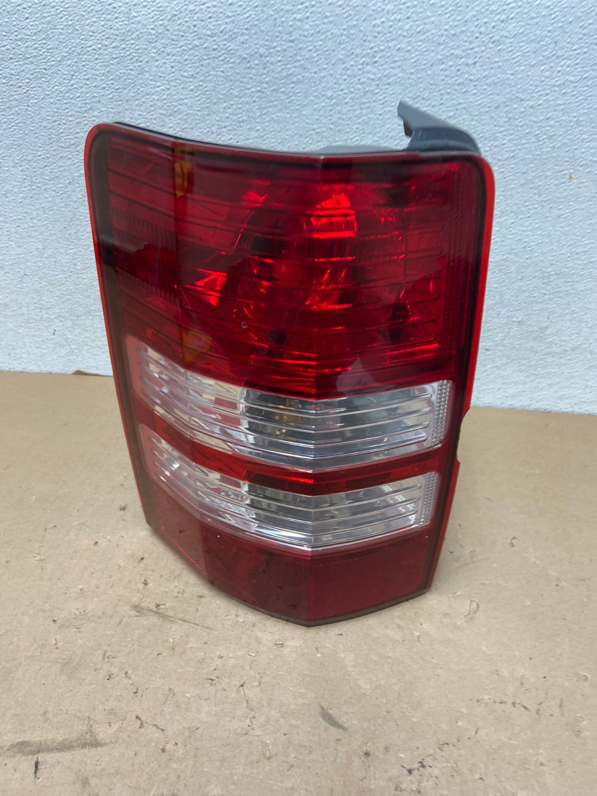 2008 to 2012 Jeep Liberty Left Driver Side Lh Tail Light AG4147 LK0