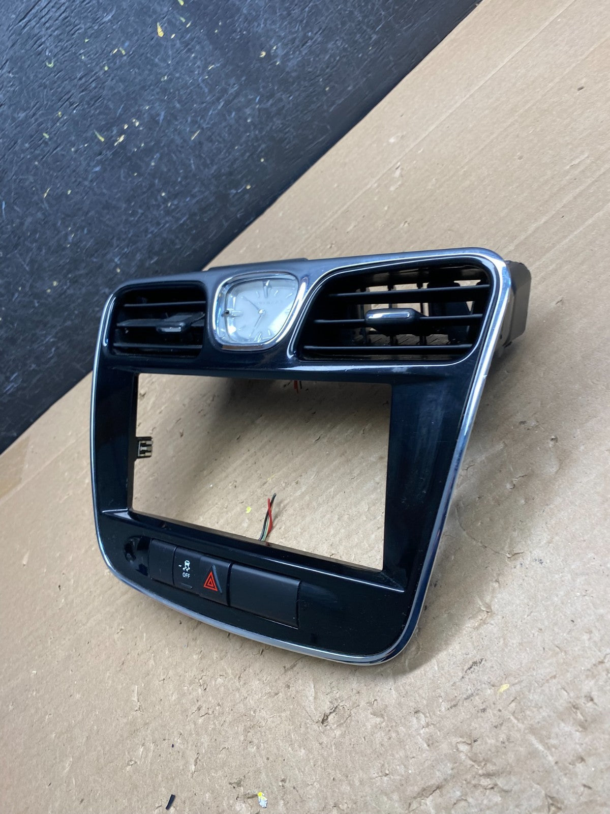 2011 - 2014 Chrysler 200 Dash Radio Bezel Trim Clock Hazard Bezel AG6466 DG2